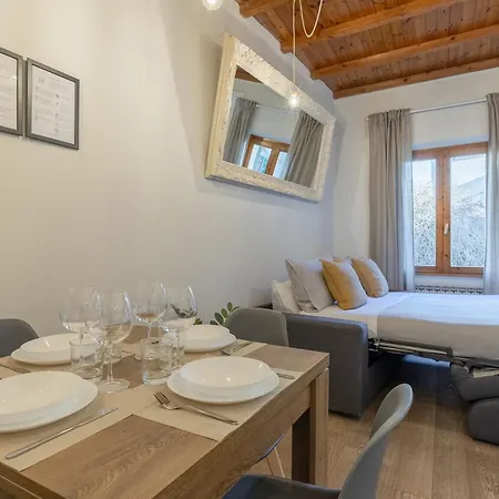 Charming 18 Min Da Firenze * 프라토